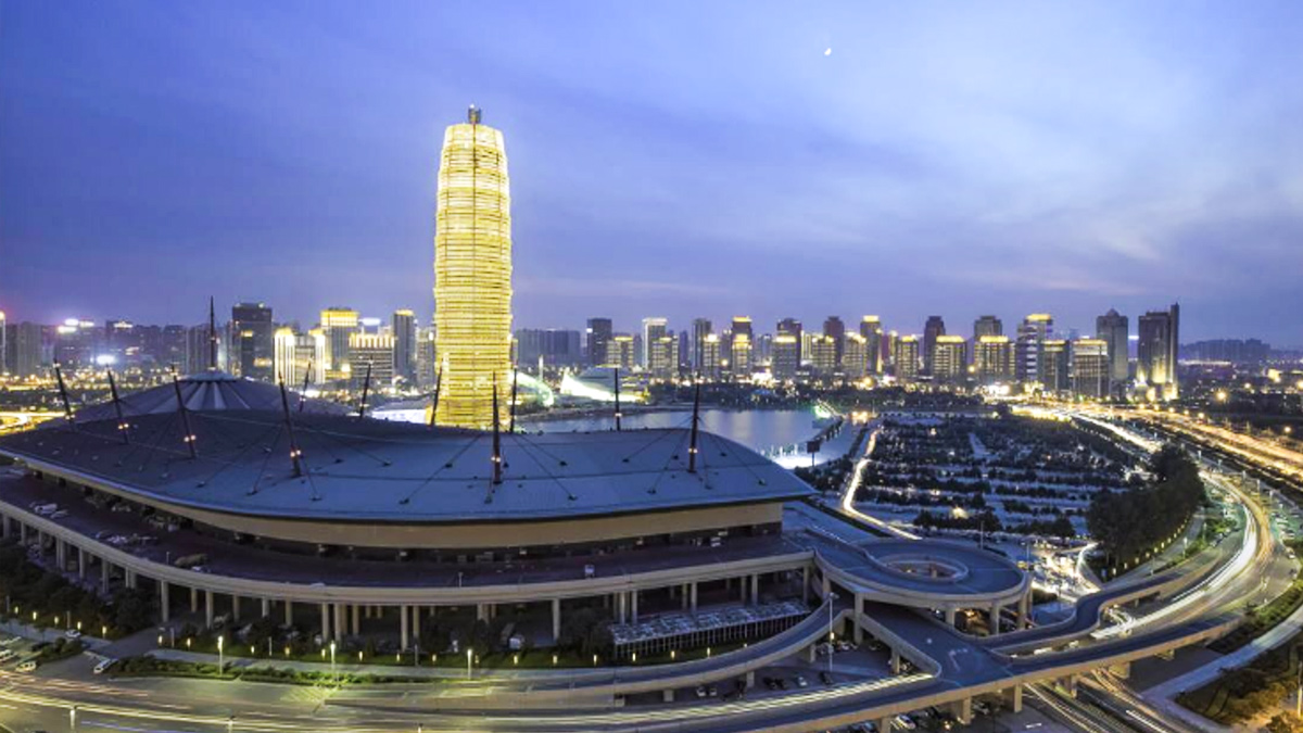 郑州市国际会展中心铝镁锰屋面板系统维护工程